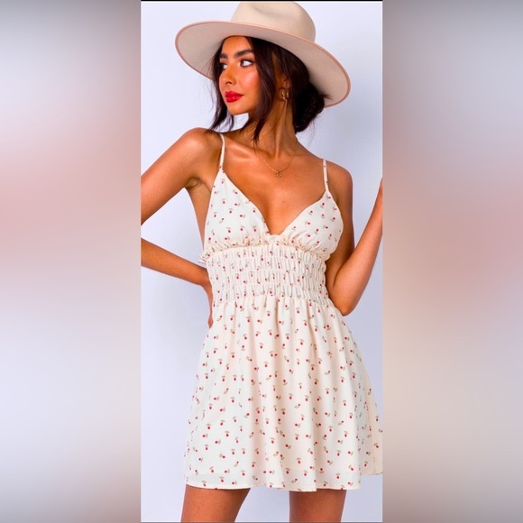 Princess Polly Dresses & Skirts - Princess Polly Floral Cream Dress